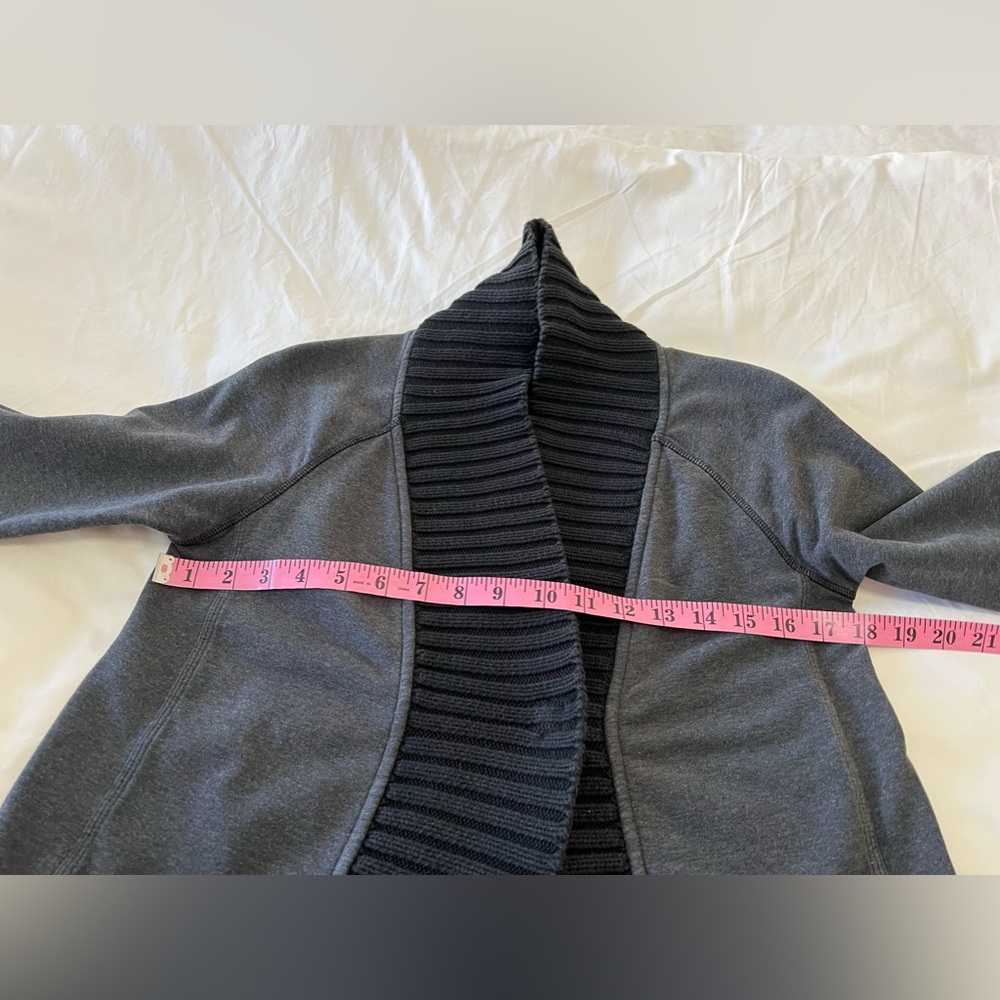 Lululemon Womens SZ 6 | Gray Heathered Bliss Break Jacket Yoga Cardigan One Snap - Picture 4 of 8